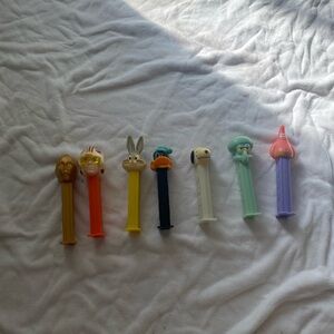 8 vintage Pez Dispensers Star Wars, looney toons, SpongeBob, snoopy
